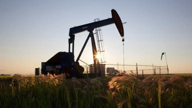 Dầu Brent tăng gần 8% trong tuần qua do xung đột Mỹ-Iran