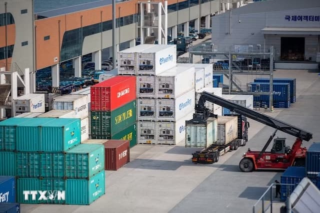 Hàn Quốc trên đà trở thành quốc gia thứ tư đạt 1,000 tỷ USD xuất khẩu