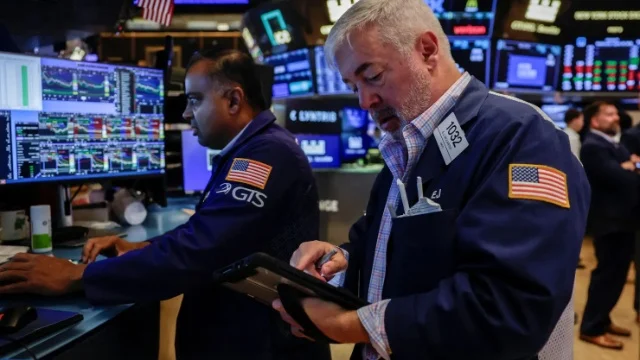 Dow Jones giảm hơn 600 điểm
