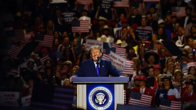 Ông Trump hứa tặng 5,000 USD cho mỗi người Mỹ nếu Đảng Cộng hòa thắng cử