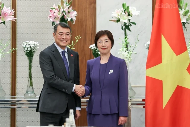 AIIB sẵn sàng hỗ trợ Việt Nam huy động vốn cho đường sắt, năng lượng sạch