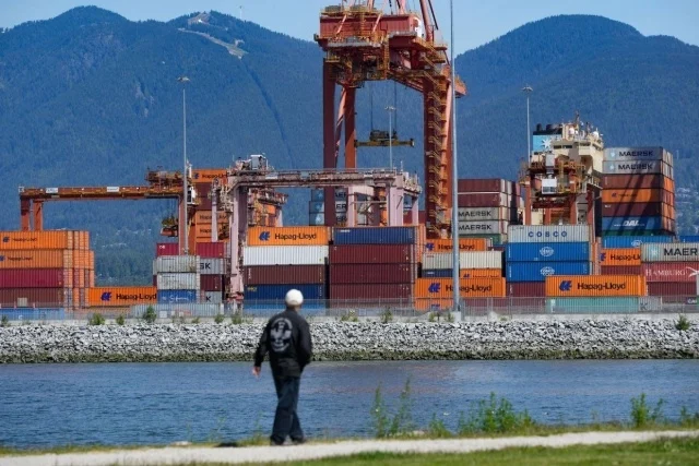 Mỹ bất ngờ gỡ thuế 50% với xi măng Canada