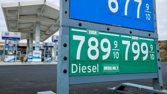 Cách cú sốc dầu diesel lan rộng ra cả nền kinh tế
