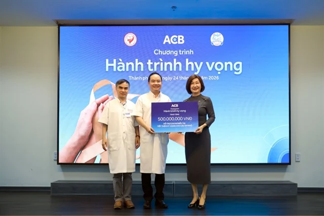 Hành trình Hy vọng đến Huế: ACB trao 500 triệu đồng hỗ trợ bệnh nhi nhân dịp Trung thu
