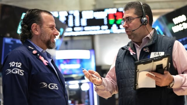 Nasdaq tăng hơn 1% khi dòng tiền quay trở lại cổ phiếu AI