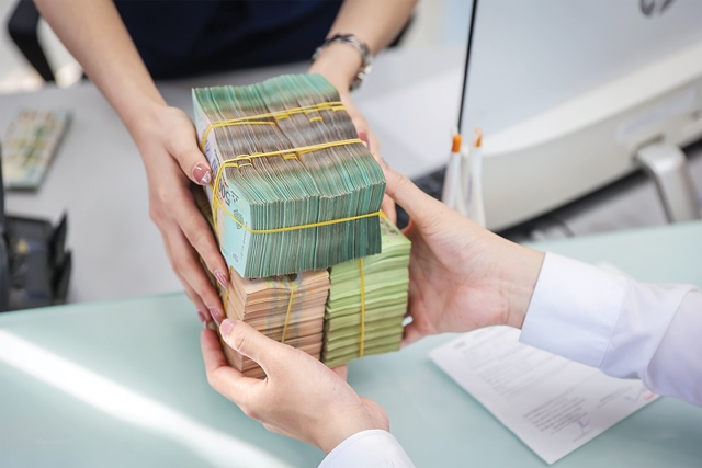 Lãi suất ngân hàng ngày 27/10: Kỳ hạn gửi 6-13 tháng tại 1 ngân hàng rời mốc 7%