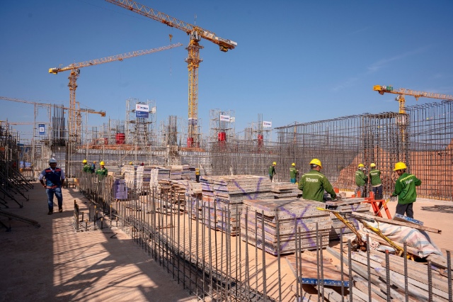 Thiếu nhân lực thi công dự án: Tuyển lao động quốc tế có khả thi?