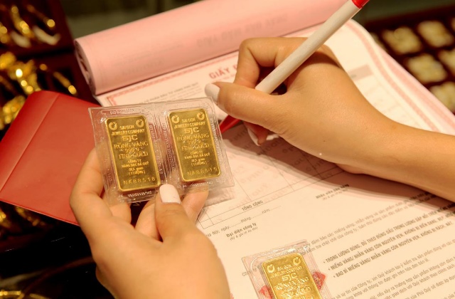 Ngân hàng Nhà nước nói về việc không dùng tiền mặt mua, bán vàng